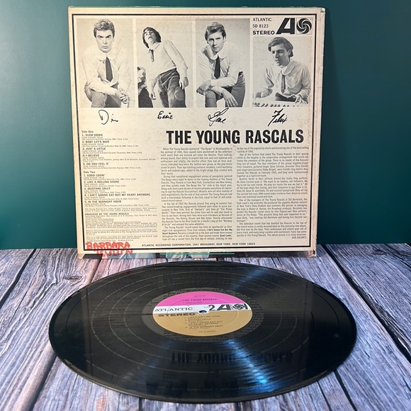 **The Young Rascals - Self-Titled (Including "Good Lovin'")** (Vinyl LP) - Picture 4 of 6